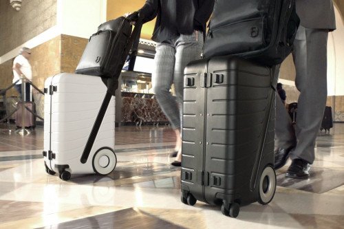 Единственный имеющийся в продаже чемодан для путешествий, предназначенный для скатывания по лестнице