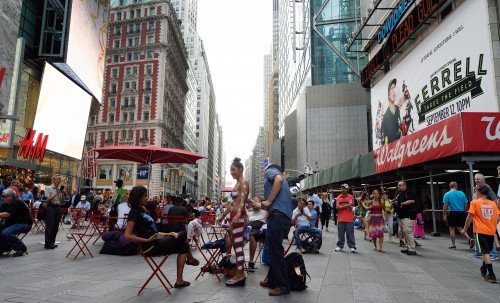 Де Блазио открыт до конца Пешеходная площадь на Таймс-сквер для борьбы с обнаженными женщинами